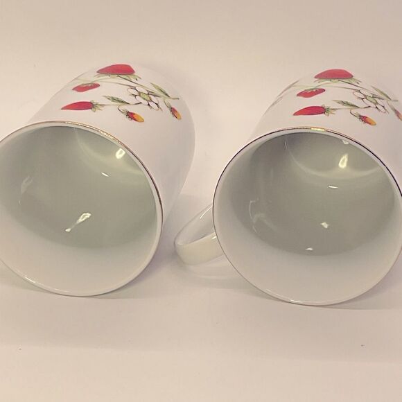 Otagiri Strawberry Mugs-Set of 2 - Picture 4 of 5
